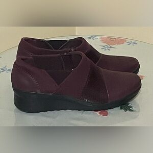 Clarks Women's Burgundy Cloudstepper Shoes Size 6.5